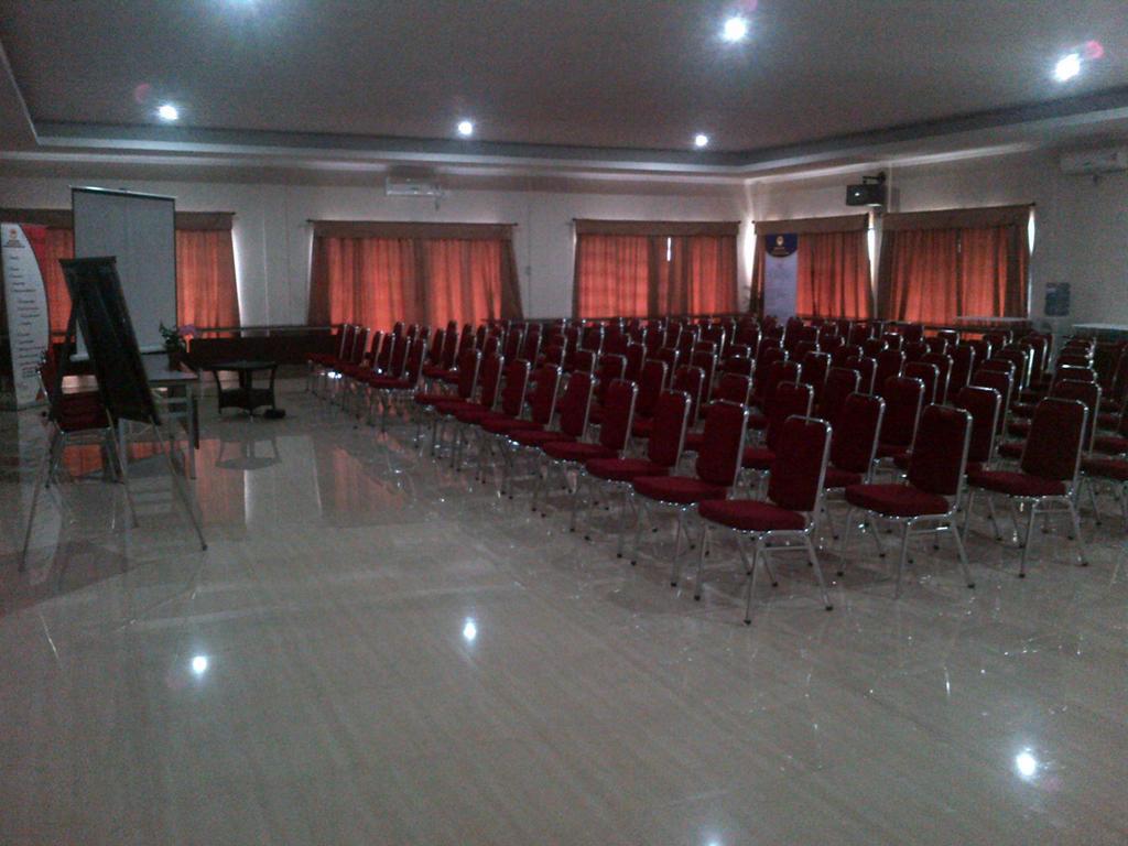 Santa Monica Hotel And Convention Ciherangsating Екстер'єр фото