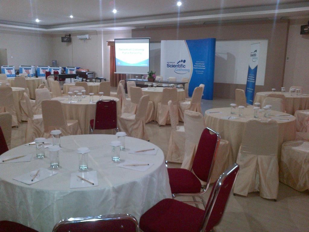 Santa Monica Hotel And Convention Ciherangsating Екстер'єр фото