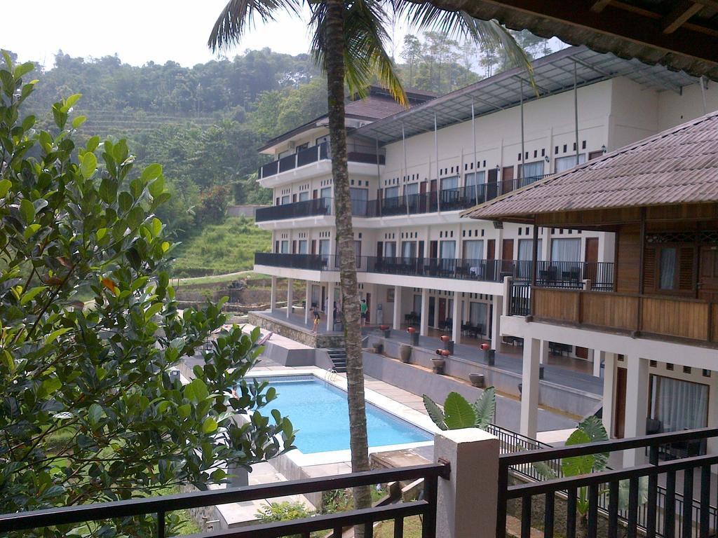 Santa Monica Hotel And Convention Ciherangsating Екстер'єр фото