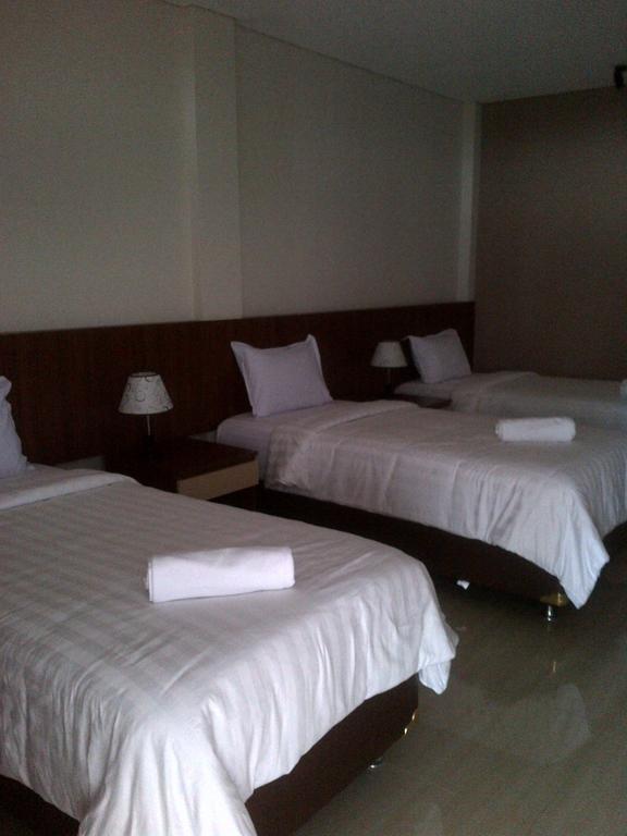 Santa Monica Hotel And Convention Ciherangsating Екстер'єр фото